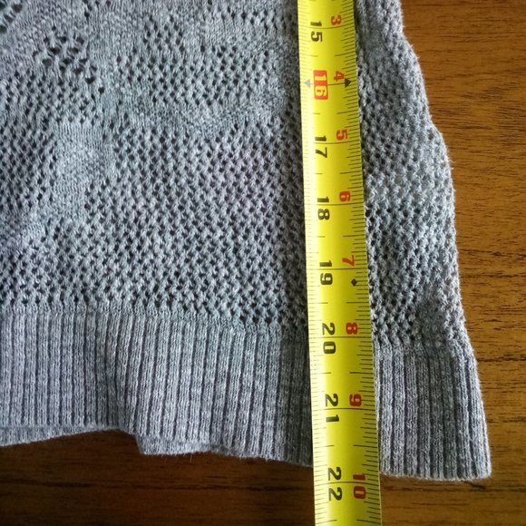 AEO Lightweight 3/4 Sleeved Henley Sweater - Picture 10 of 11